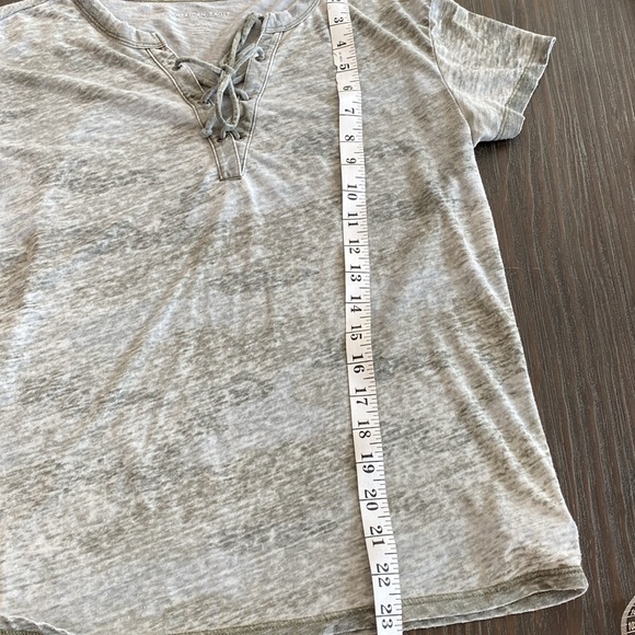 American Eagle camo T-shirt in size extra small with tie front. - Picture 6 of 8